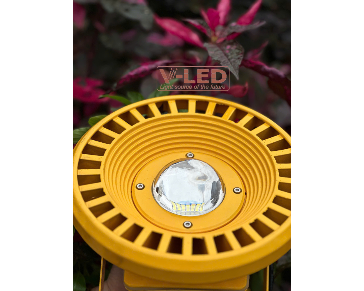 Đèn pha năng lượng mặt trời chống nổ UFO 50W V-LED - Ảnh 14