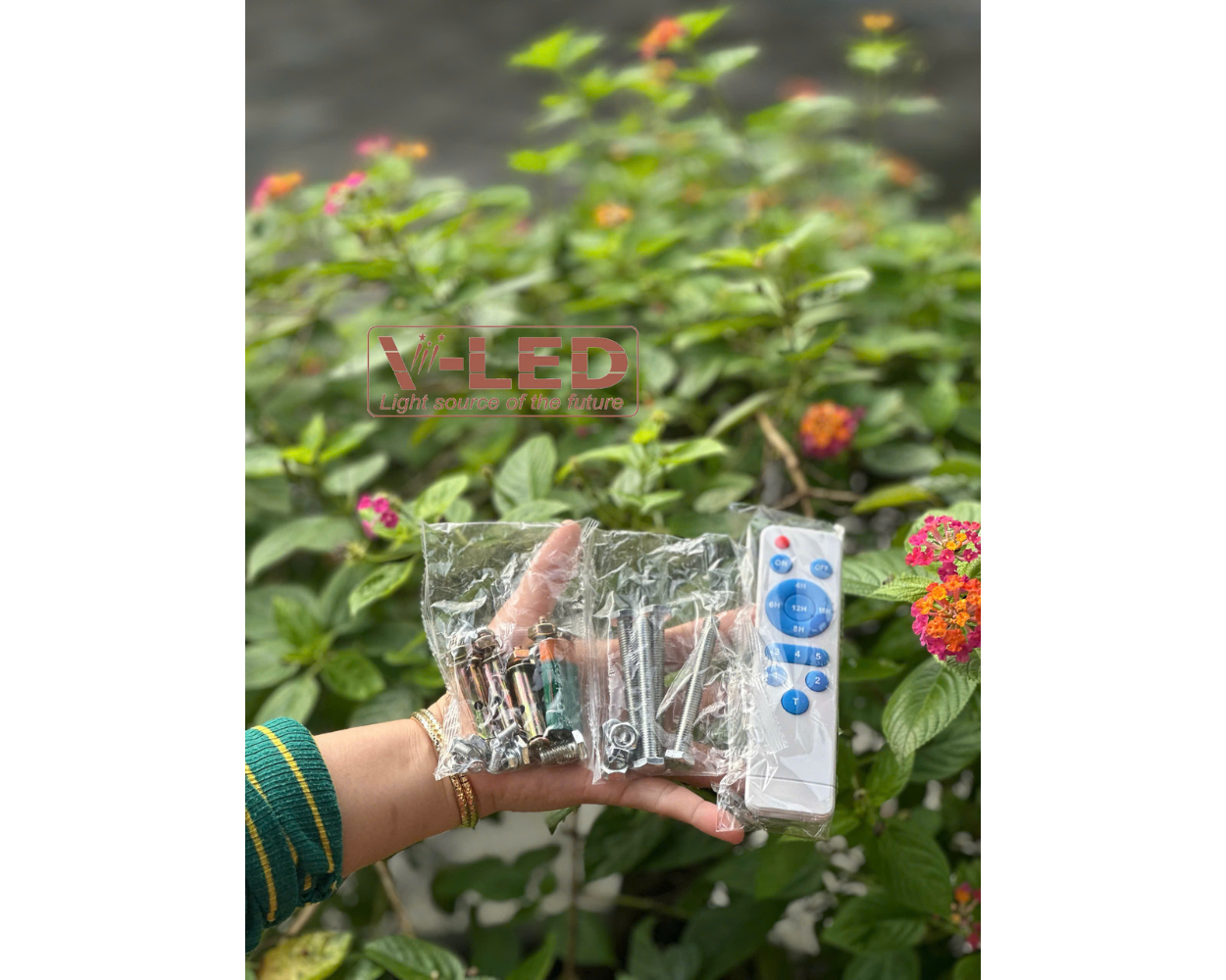 Đèn bàn chải năng lượng mặt trời V-LED 400W - Ảnh 11